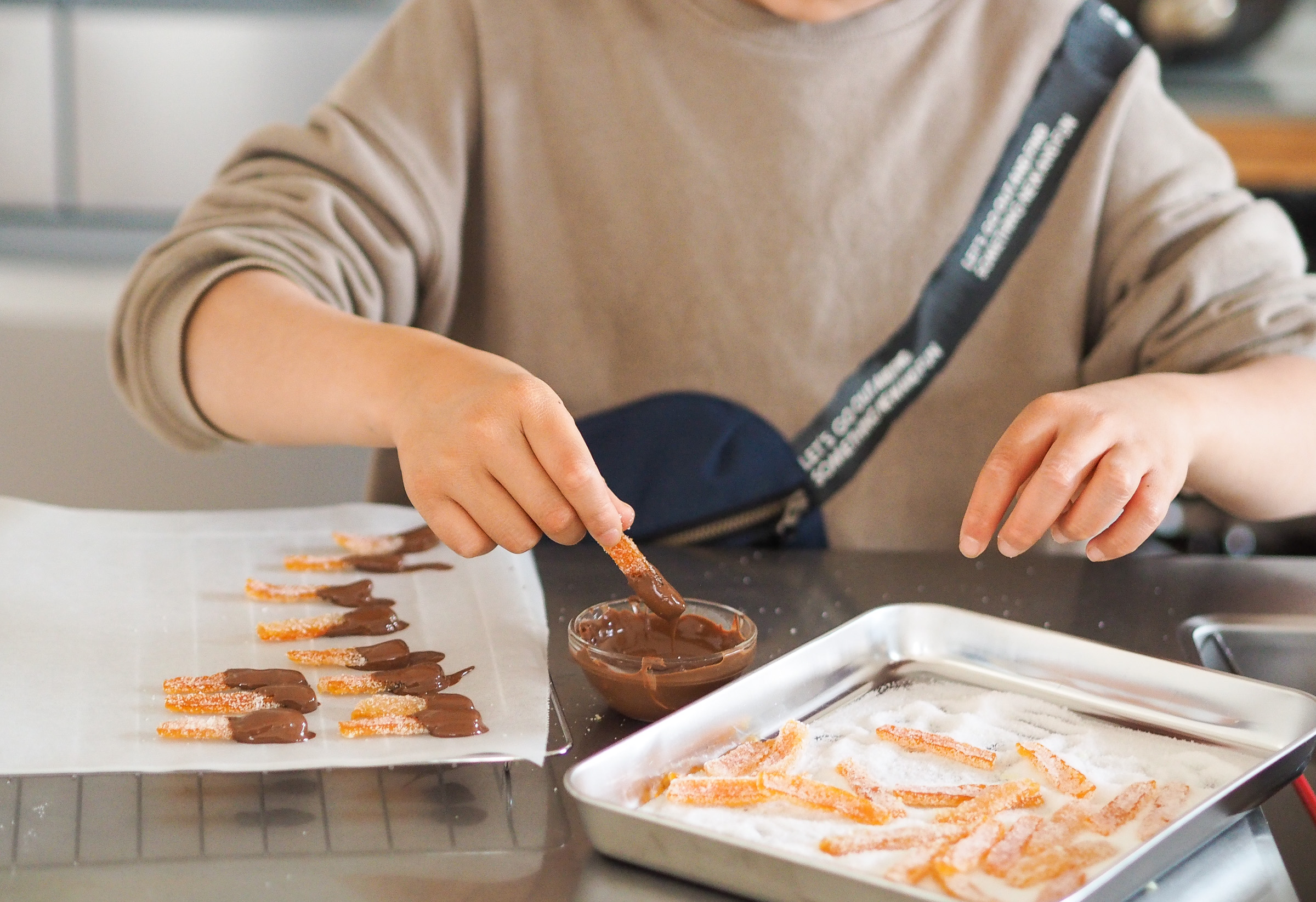 子どもと一緒にオランジェット作り