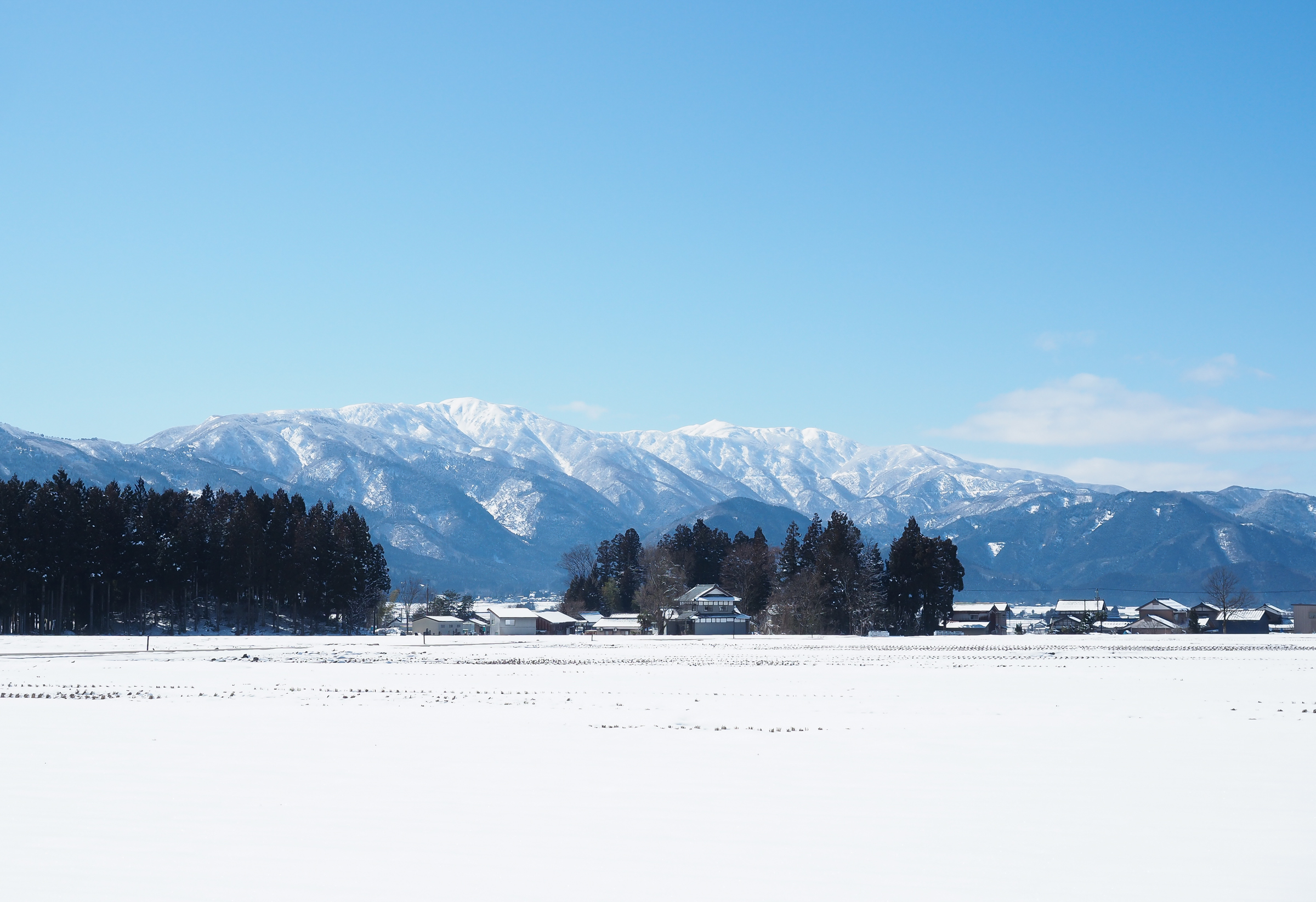 雪の残る大野市